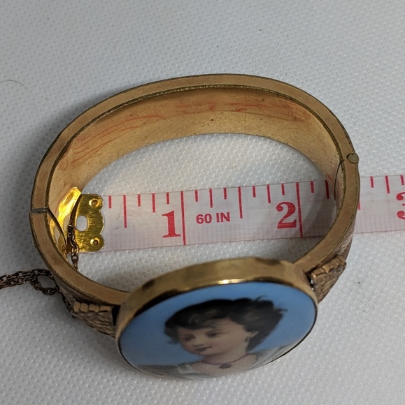 Victorian Antique Hinged Bracelet with Portrait - Picture 6 of 8